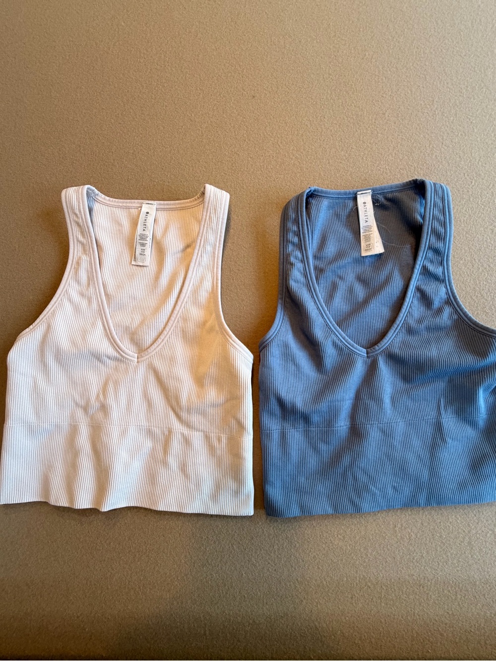 Athleta Aurora Seamless Crop Rib Tank Set in white and blue Size XXS